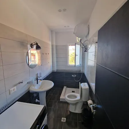 Yourhome Apartamento Korce